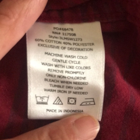 Levi's Small Red Short-Sleeve Button Down Shirt - Picture 8 of 8